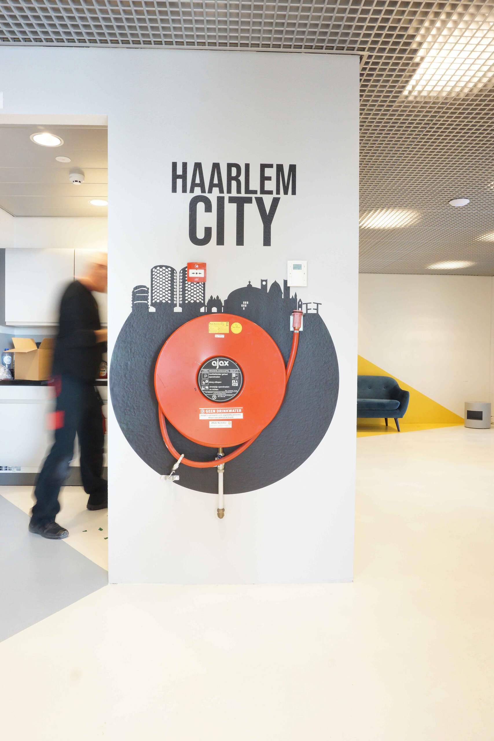 Op maat grafische wanddecoratie geeft jouw ruimte een unieke uitstraling en heeft een wow factor. 