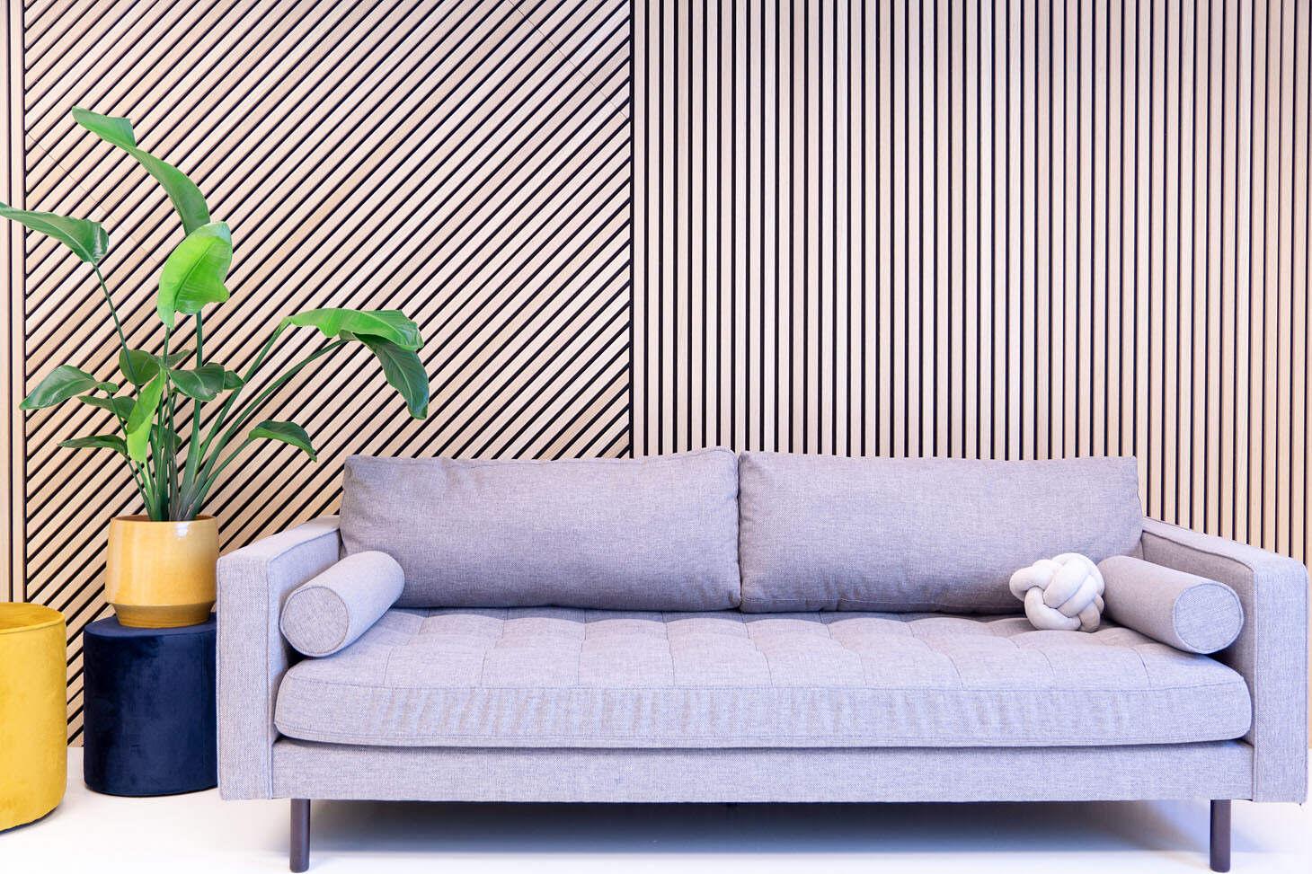 Zakelijk interieurontwerp door een kantoorinrichtingsbedrijf dat sterk is in merk identiteit. 