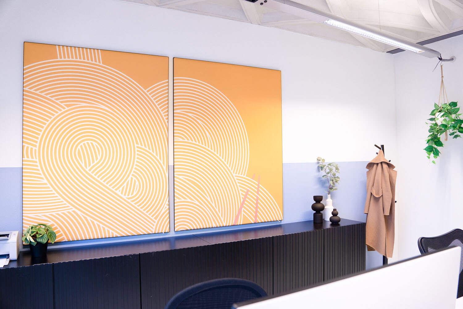 Kunst geprint op akoestisch materiaal ter verbetering van de akoestiek. 