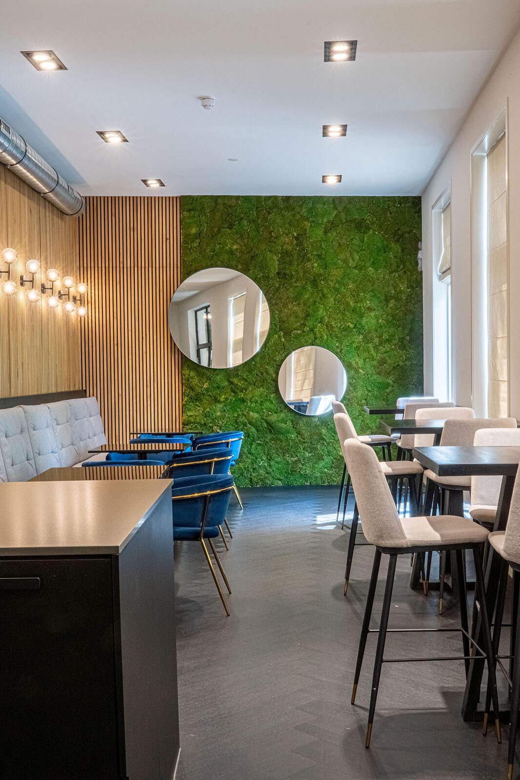 Kantoorproject met inrichting van een luxe lunchruimte. Interieurontwerper zoeken. 