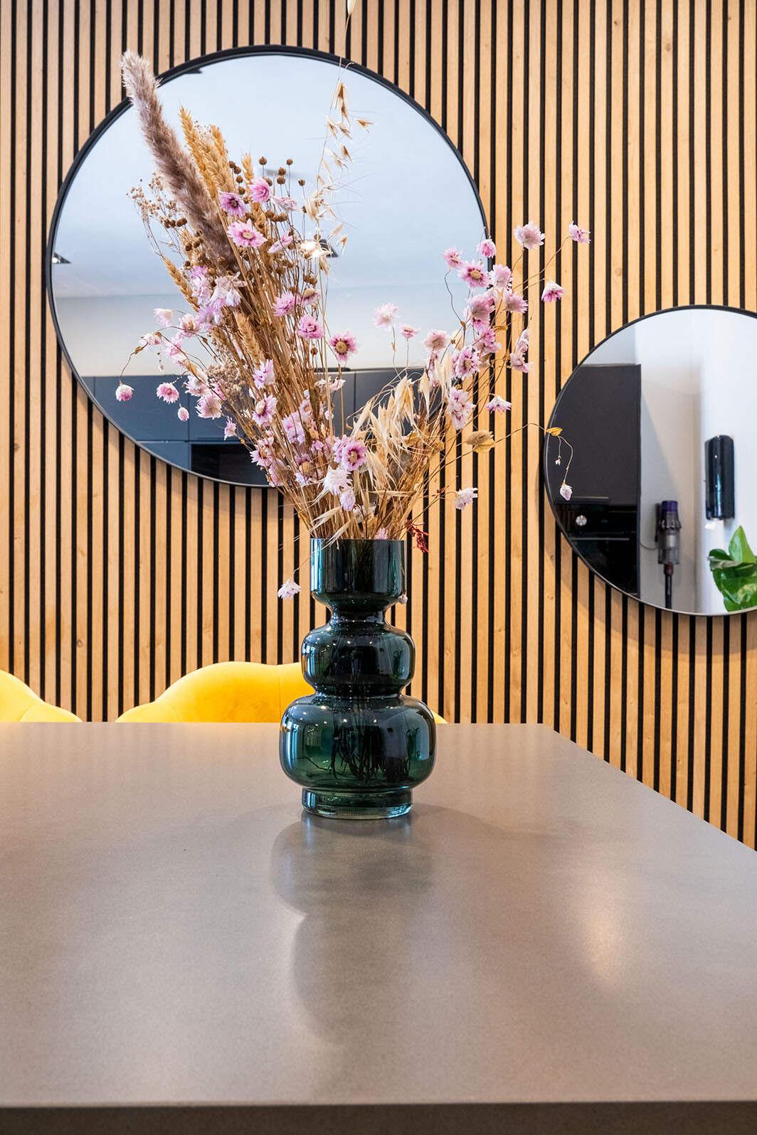 Kantoorinspiratie van decoratieve wand voor het stylen van je kantoor. 