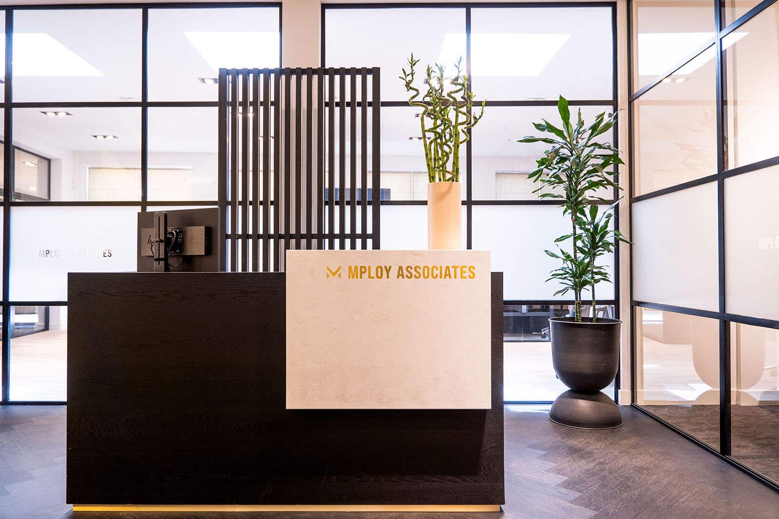 Unieke maatwerk kantoormeubelen voor zakelijkproject in Utrecht. Interieurontwerper Suus Fraser.