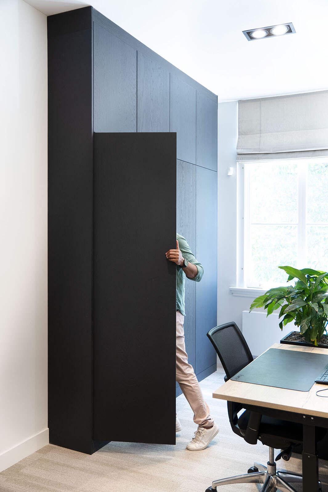 Kantoormeubel op maat in Utrecht voor functionele kantoorindeling door interieurdesigner uit Gouda. 