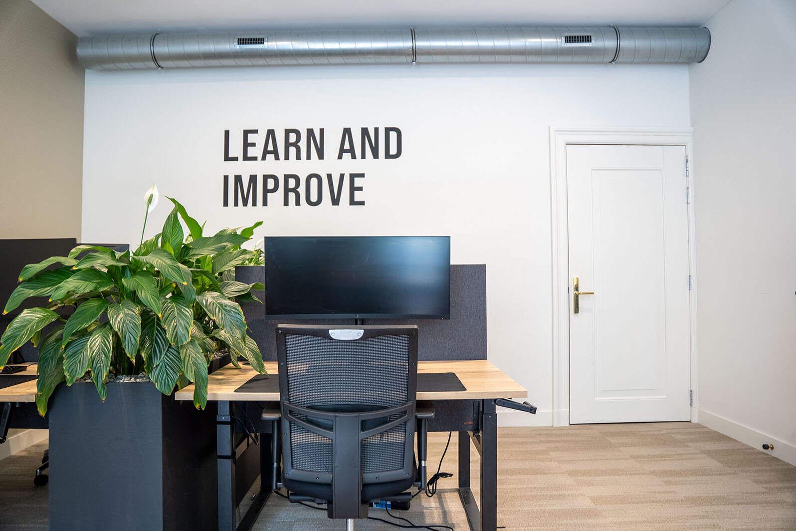 Zakelijk ontwerp en realisatie voor kantoorinrichting in Utrecht. Met ergonomisch meubilair. 