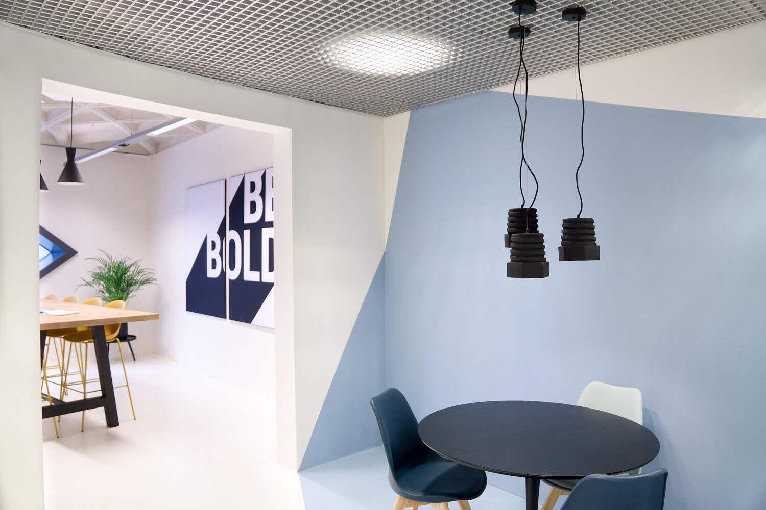 Moderne kantoorinrichter deelt zijn ideeen over hoe moet ik mijn kantoorinrichten?