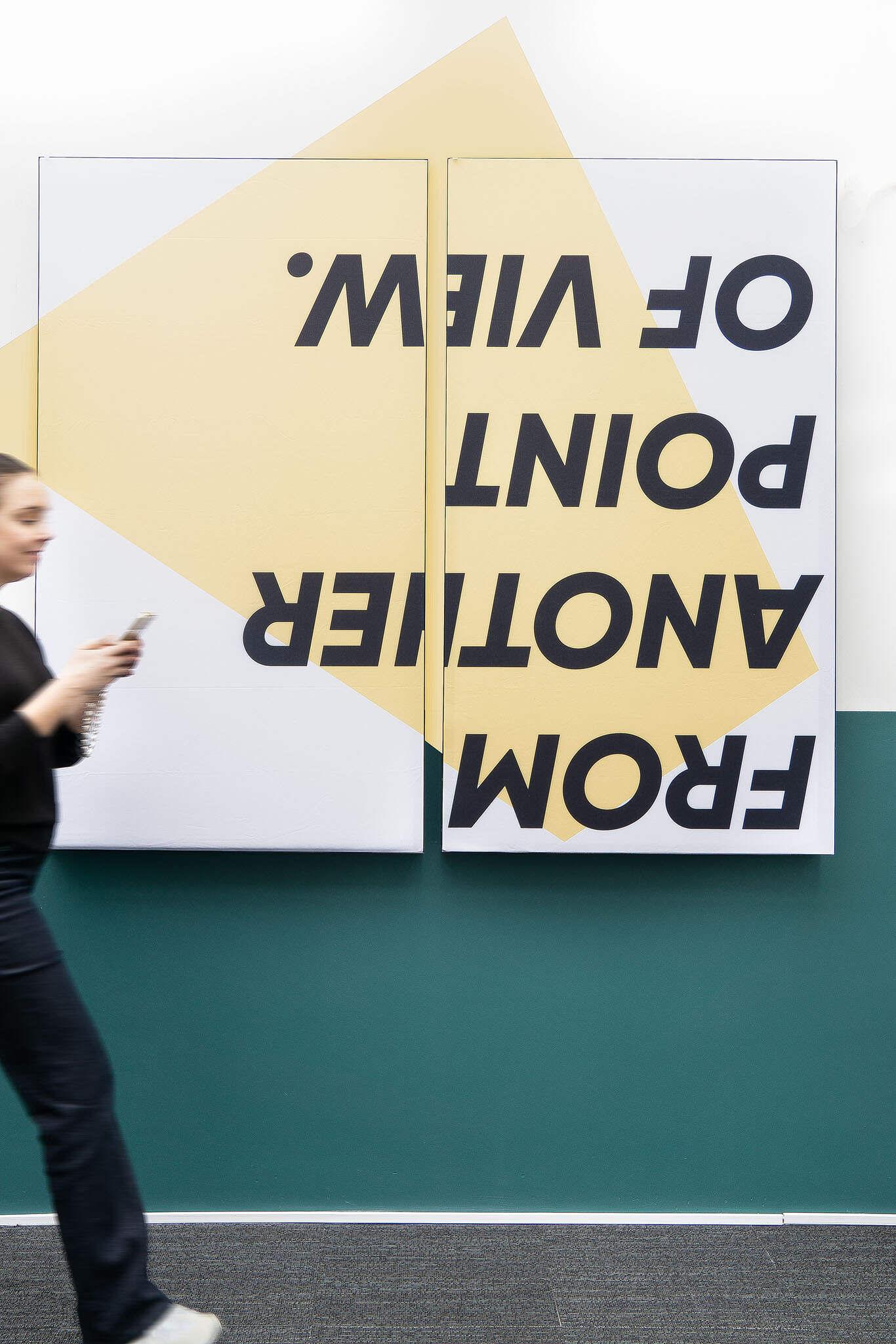 we are MOSO – YTA- Akoestische posters Wanddecoratie bij zakelijk interieur ter oplossing van het akoestiek probleem.