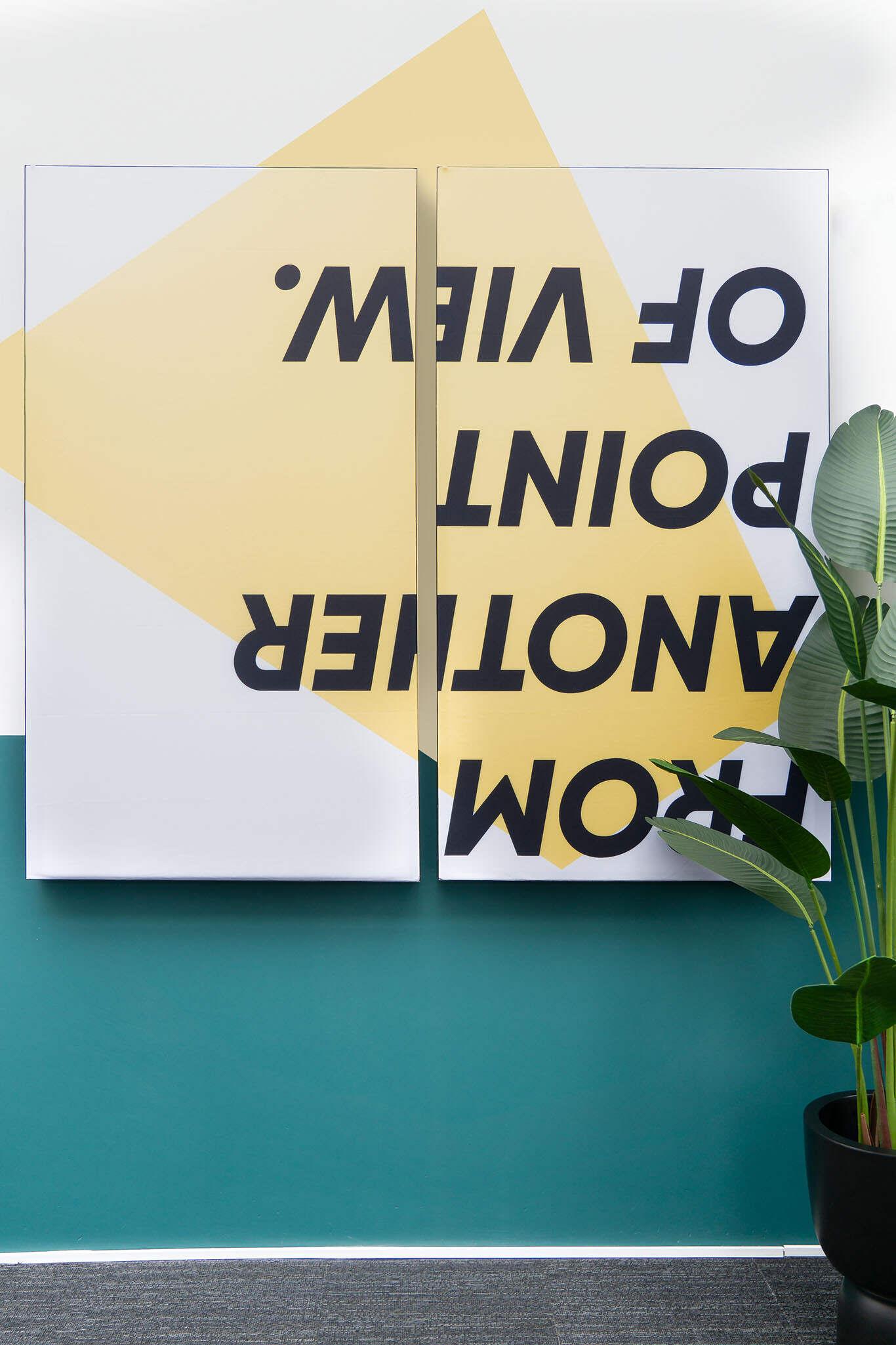 we are MOSO – YTA- Akoestische wandpanelen Interieuradvied met wanddecoratie om de nagalm weg te halen en de akoestiek te verbeteren.