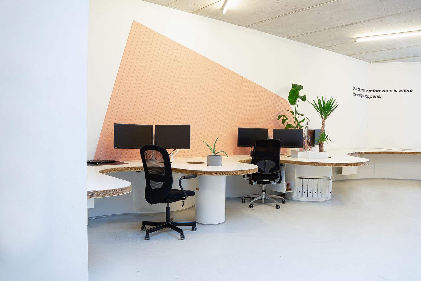 we are MOSO – YTA- Open werkplekken Akoestisch design met geluidsabsorberende materialen om de akoestiek te verbeteren.