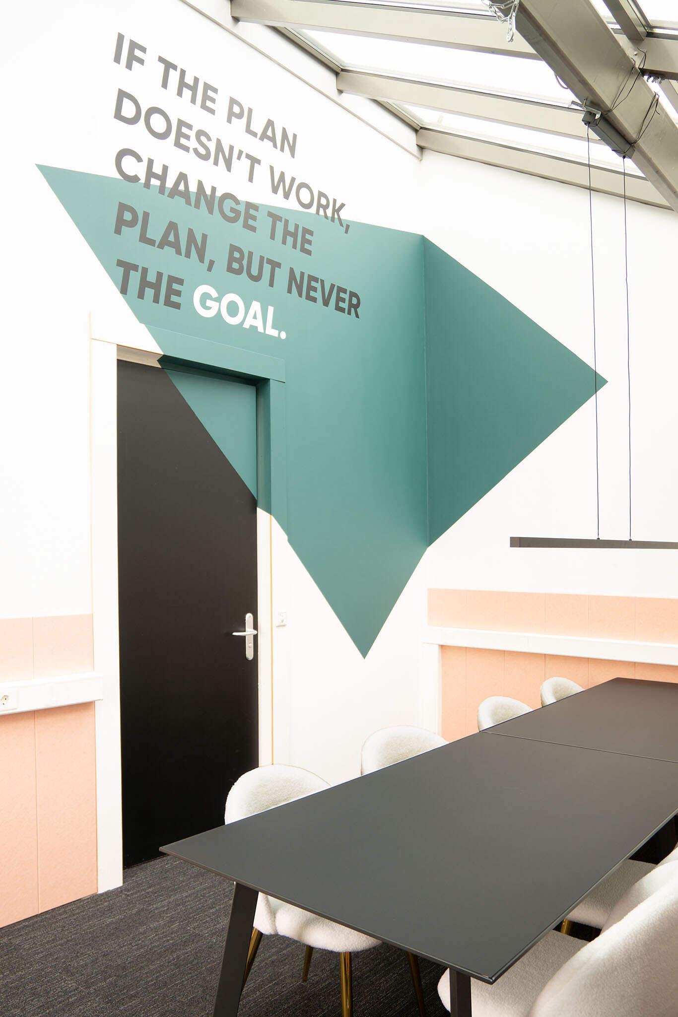 we are MOSO – YTA- Vergaderruimte Inspirerende muurdecoratie met akoestisch felt in zakelijk interieur project.