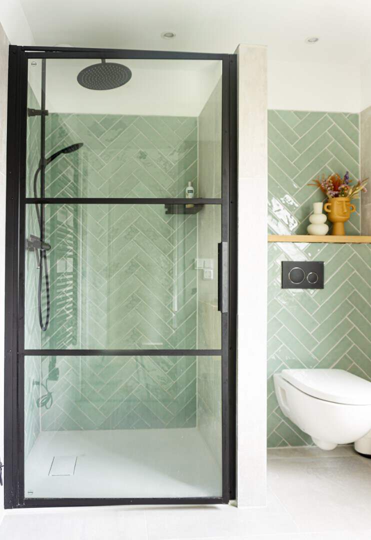 Kleurrijke kleine badkamer. Interieuradvies in Gouda. Interieurarchitect woning 