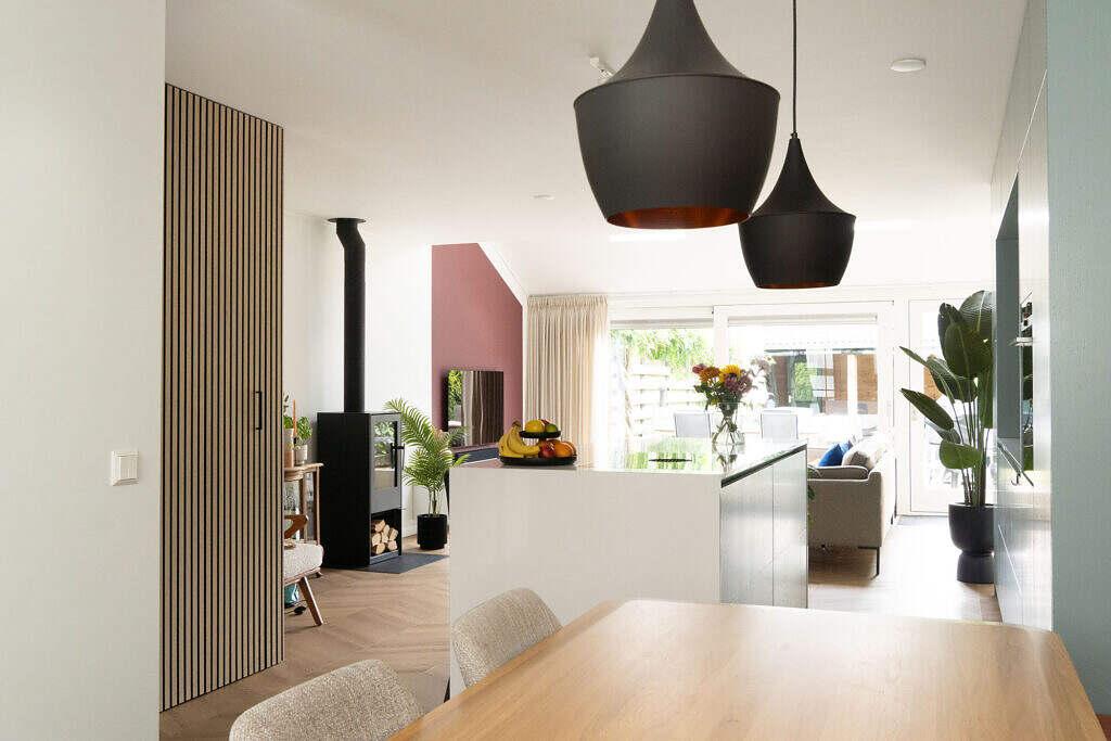 we are MOSO – Hoogland – Eettafel 2 Totaal interieuradvies van woning met bouwbegeleiding zodat je je weer echt thuis voelt.