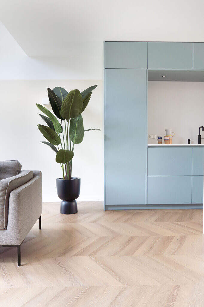 Keuken ontwerp door interieurarchitect met aanvullend interieuradvies voor woonverdieping.