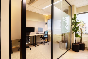 Kantoor inrichting met concentratie werkplek zakelijk interieurontwerp