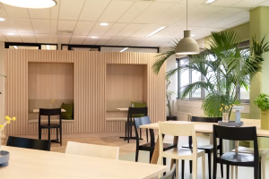 Lunchruimte in modern kantoor ontwerp te Utrecht. Kantoor inrichting op maat